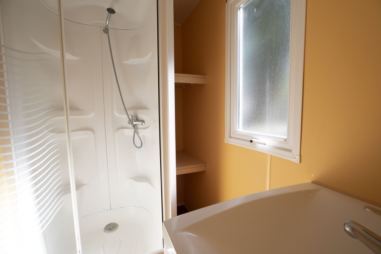 Bathroom 4, Camping RCN Belledonne, Isère