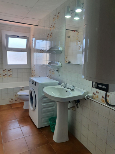 Bathroom, Payet Apartments 6-8 Personas, Girona