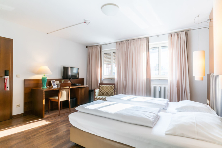 Bedroom 4, Altstadthotel Grauer Wolf, Erlangen