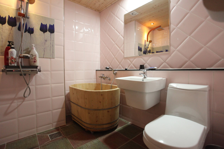 Bathroom 4, CNN Hotel, Changwon
