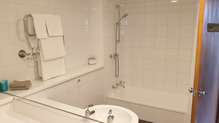 Bathroom 5, 97 Motel Moray, Dunedin
