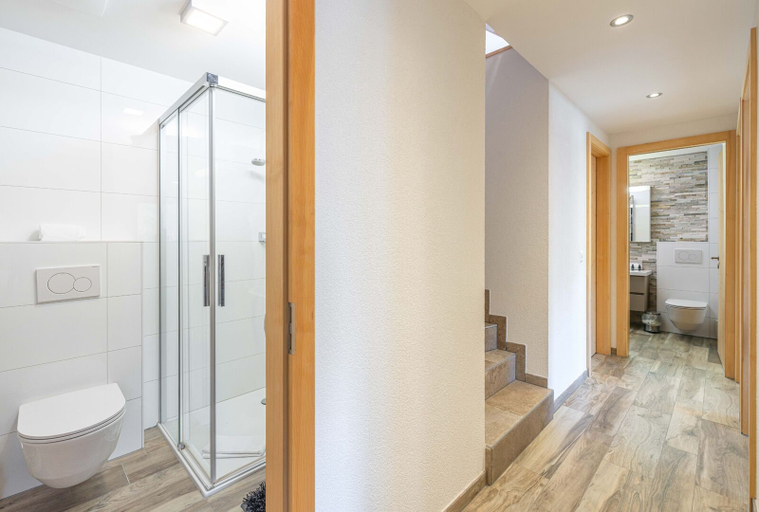 Others 2, Chalet Amarhone - Luxury Chalet With Jacuzzi, Martigny