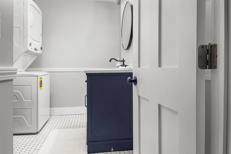 Bathroom 4, Rivers Edge, Carroll