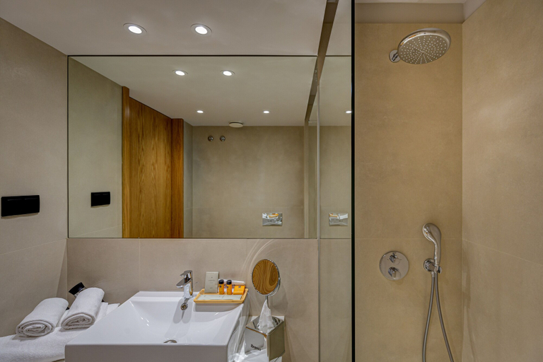 Bathroom 5, Hotel Acta the Clover, Porto