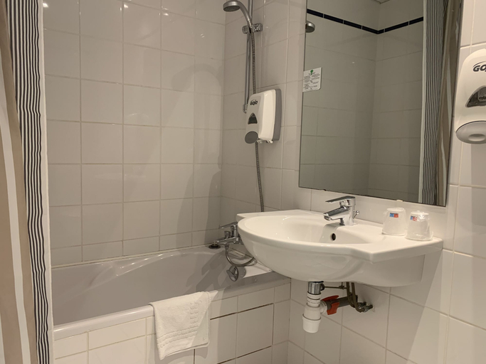 Bathroom 4, Hotel Notre- Dame de France, Hautes-Pyrénées