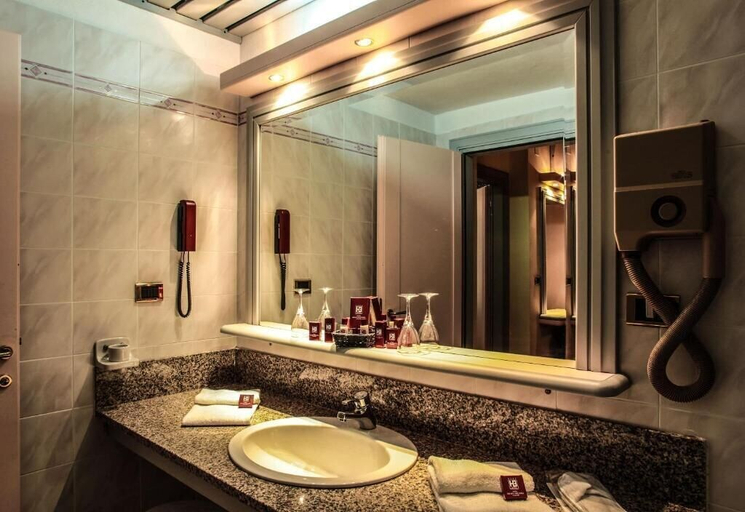 Bathroom 5, Hotel Grazia Deledda, Sassari