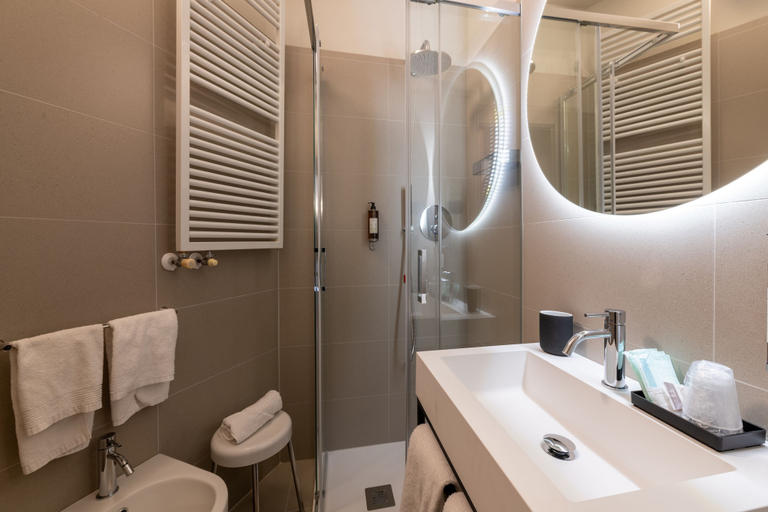 Bathroom 4, Hotel Gattapone, Perugia