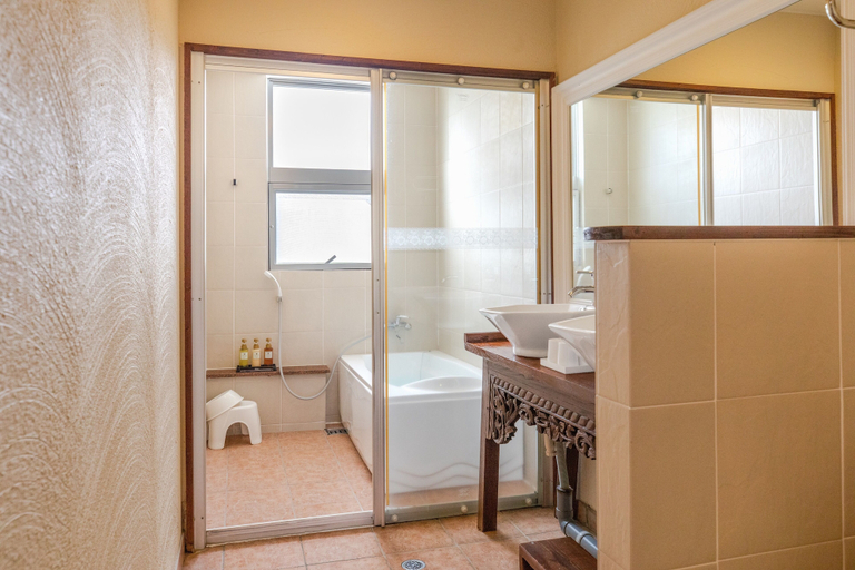 Bathroom 3, Nagura Village, Ishigaki
