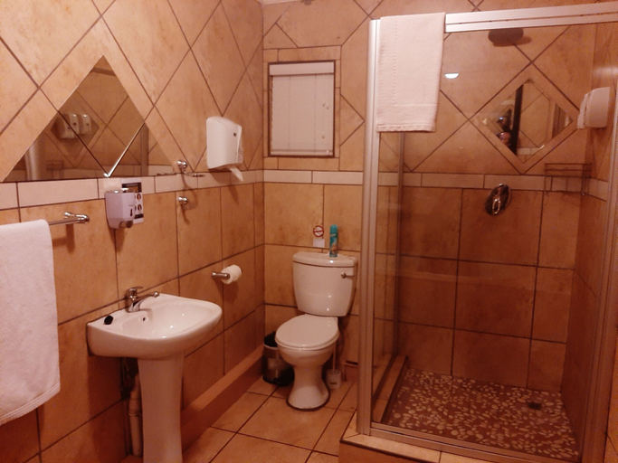Bathroom 4, Zebra Guest House, Waterberg