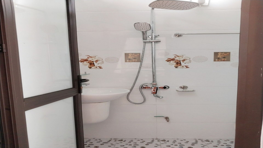 Bathroom 3, Nha Xanh Homestay, Ninh Bình