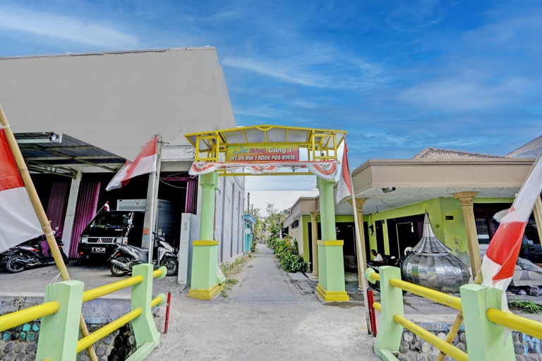 Exterior & Views 2, OYO Life 92921 Omaya Kost Syariah, Jombang