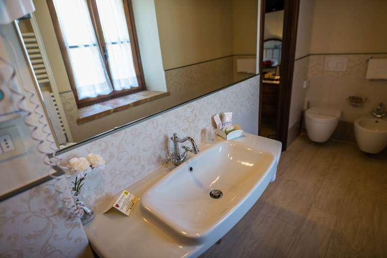 Bathroom 5, L'Antico Forziere Hotel & SPA, Perugia
