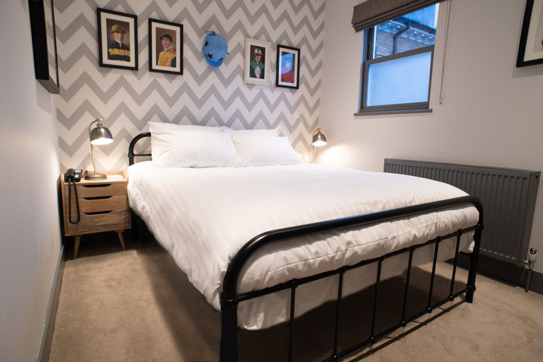 Bedroom 2, The Albert Arms, Surrey