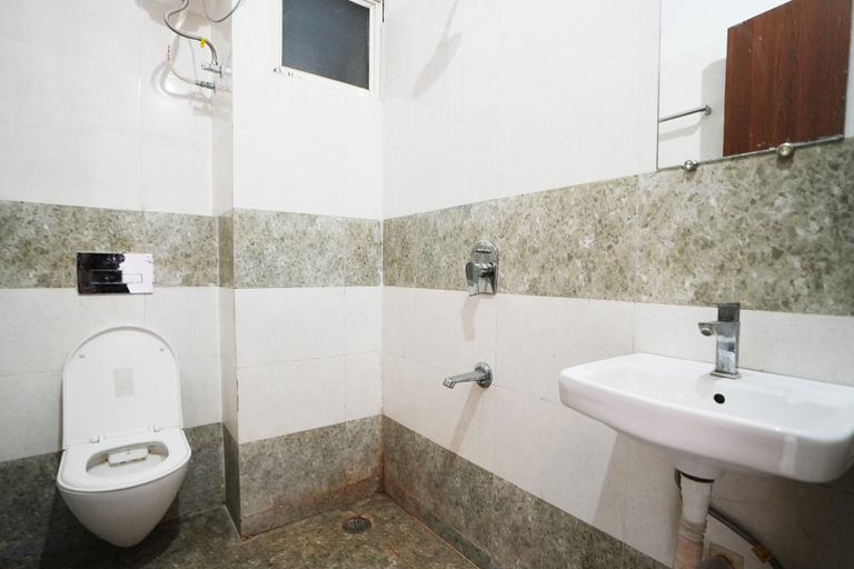 Bathroom 4, Hotel The Royal Palace, Udaipur