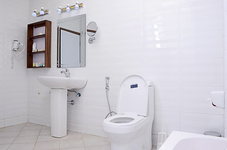 Bathroom 4, Heyday Hotel, Addis Abeba
