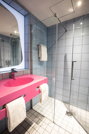 Bathroom 5, Prize by Radisson, Munich Airport, Freising