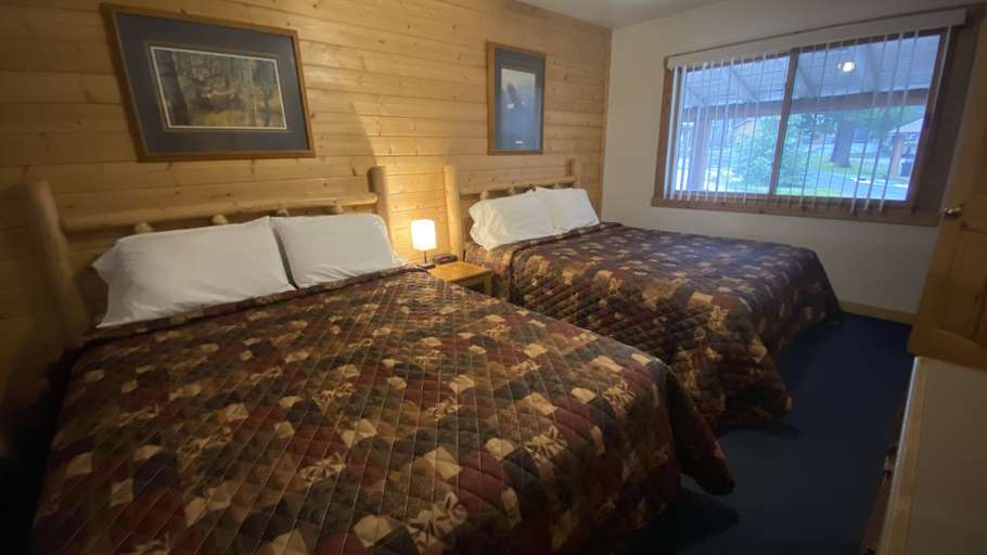 Bedroom 3, Fawndale Lodge, Shasta