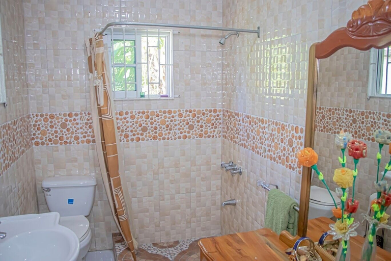 Bathroom 4, Kassion Corner