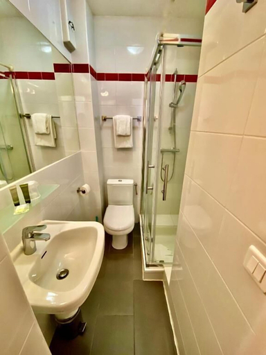 Bathroom 2, Hotel Brimer, Alpes-Maritimes