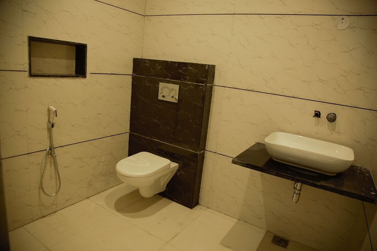 Bathroom 3, Raja Ji Hotels, Uttarkashi
