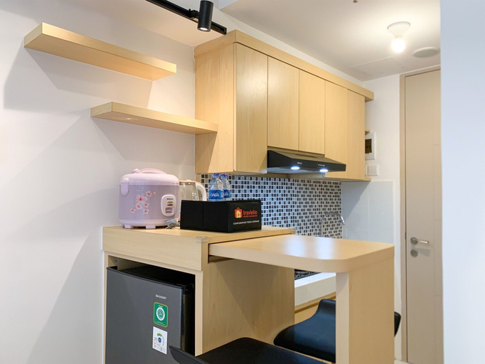 Private kitchen 2, Chic And Cozy Studio Tokyo Riverside Pik 2 Apartment, Tangerang