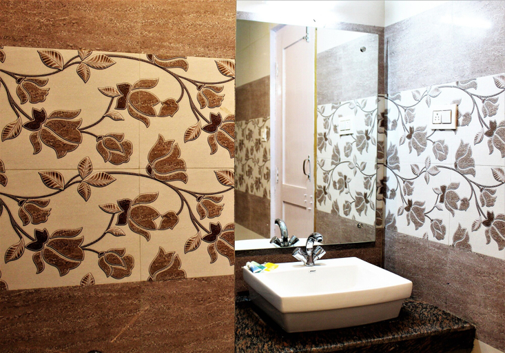 Bathroom 5, Nirvana Hills, Kullu