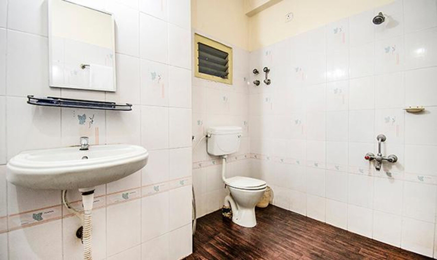 Bathroom 3, Fabhotel Aditya Yatri Nivas, Chittoor