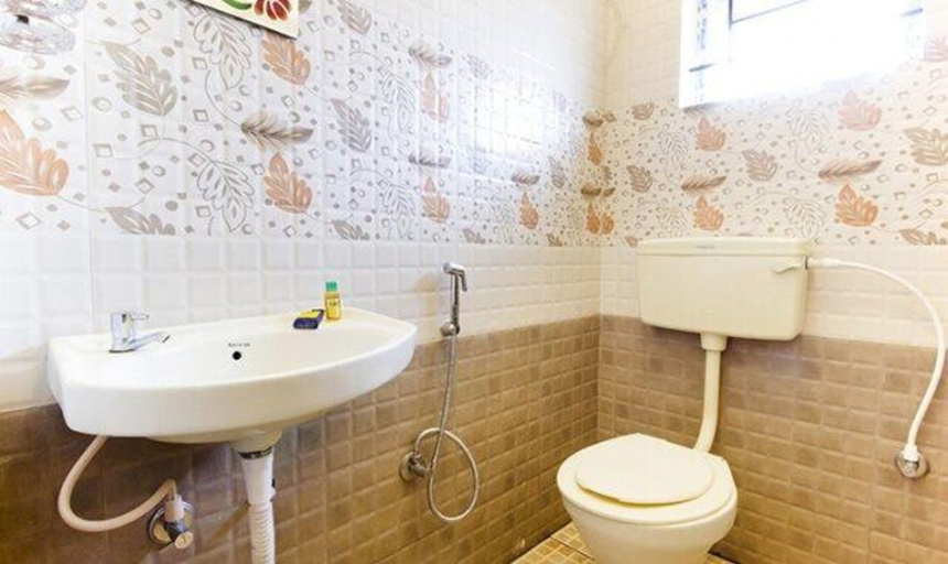 Bathroom 4, Fabexpress Grand Castle Hill Resorts, The Nilgiris
