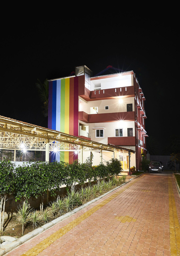 Exterior & Views