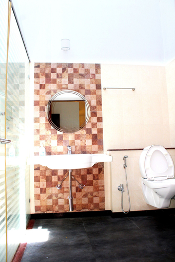 Bathroom 3, Yercaud Bungalow Stay, Salem