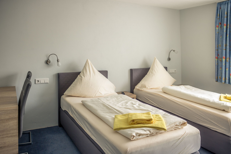 Bedroom 4, Pension Torkel-Stube, Ingolstadt