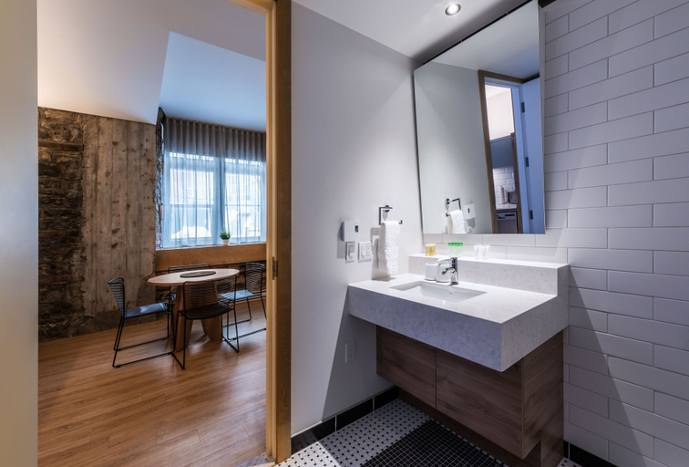 Bathroom 4, Le 31 McMahon - Par Aneyro, Communauté-Urbaine-de-Québec
