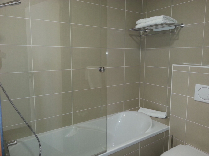 Bathroom 3, Hotel Vauban, Doubs