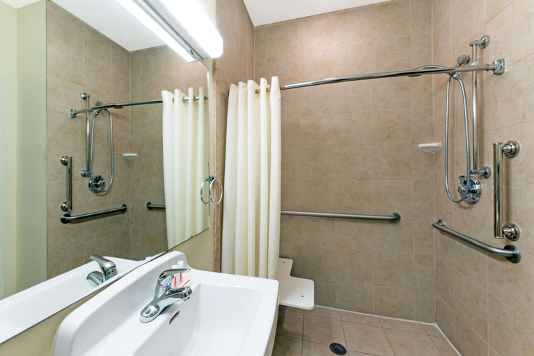 Bathroom 5, Microtel Inn and Suites Eagle Pass, Maverick