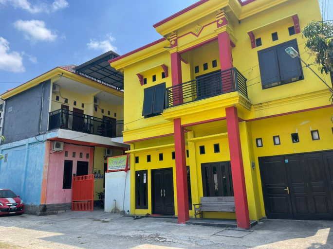 Exterior & Views 1, OYO 93036 Eddy Homestay Syariah, Lamongan