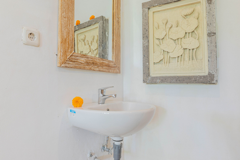 Bathroom 14