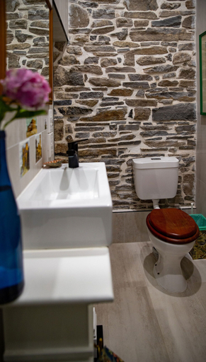 Bathroom 4, Poet's Cottage Stanley, Circular Head