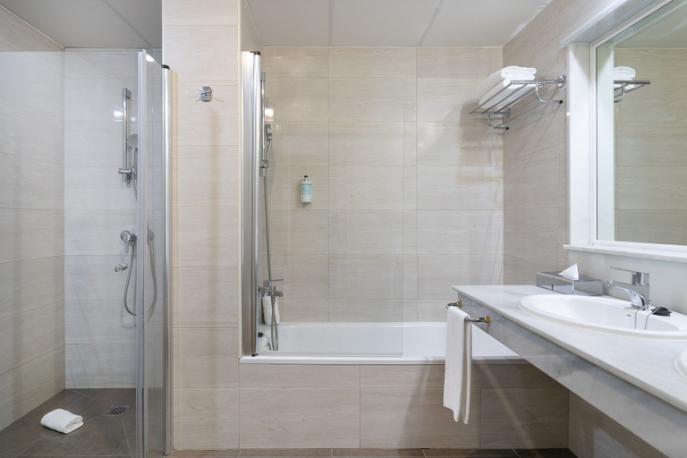 Bathroom 5, Sol Marbella Estepona - Atalaya Park, Málaga
