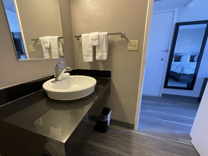 Bathroom 5, Motel 6 Ely, NV, White Pine