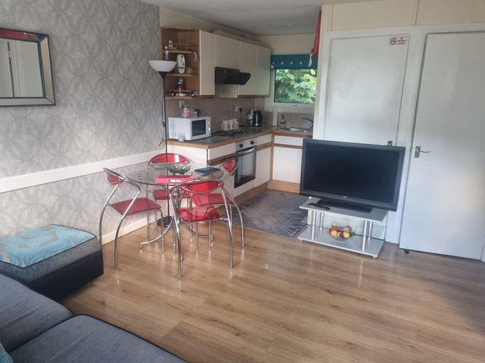 Others 5, Villa Sleeps 4 With Free Parking, Cornwall