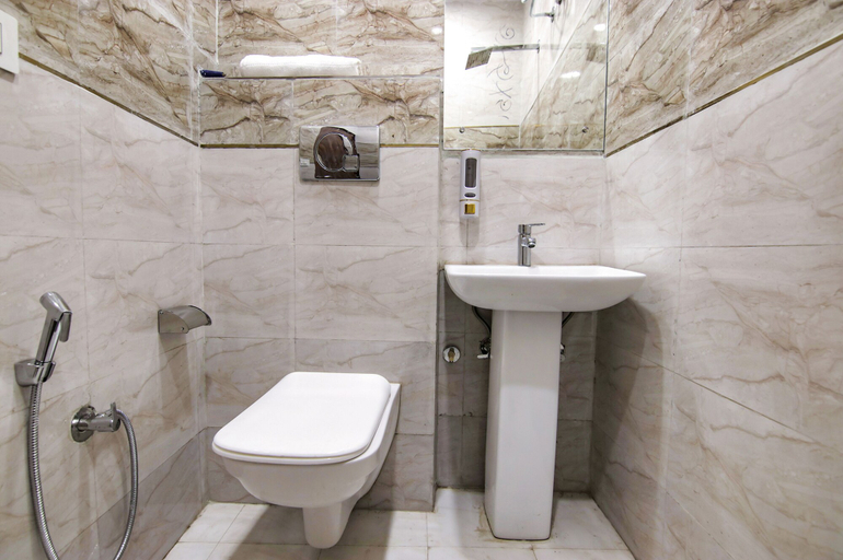 Bathroom 3, Fabhotel Palm Plaza, Sahibzada Ajit Singh Nagar