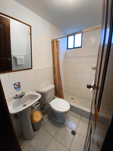 Bathroom 3, La Terraza, Quito