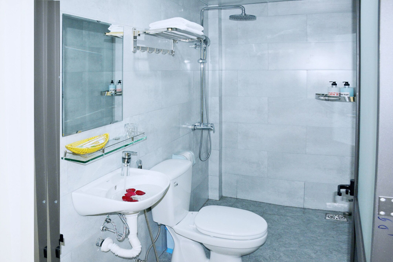 Bathroom 3, Lisa Homestay 2, Da Nang