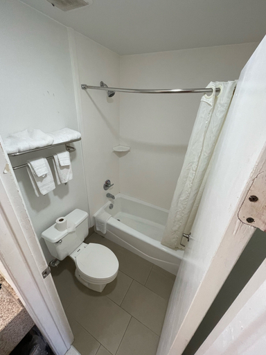 Bathroom 5, Super 8 by Wyndham San Marcos, Hays