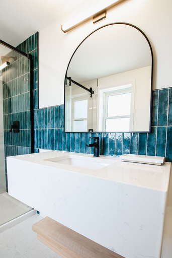 Bathroom 2, The Kiwi Motel, Lambton