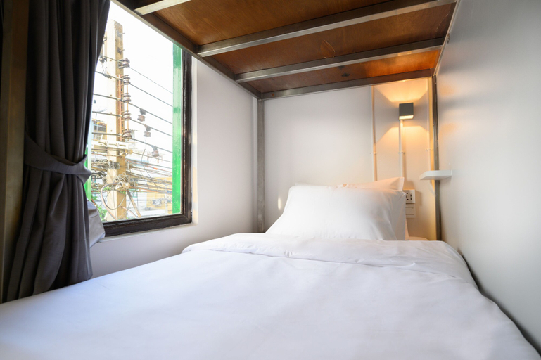 Bedroom 4, REST IS MORE Hostel, Pom Pram Sattru