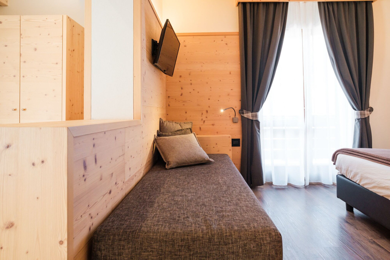 Bedroom 3, Hotel Piccola Baita, Trento