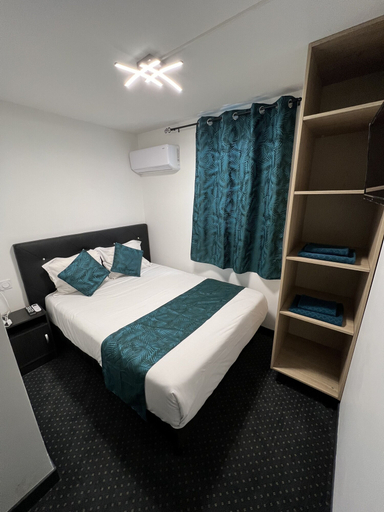 Bedroom 4, Hotel de la Paix Lyon Sud Givors, Rhône