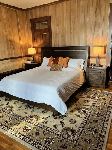 Bedroom 3, Monterey Inn, Highland