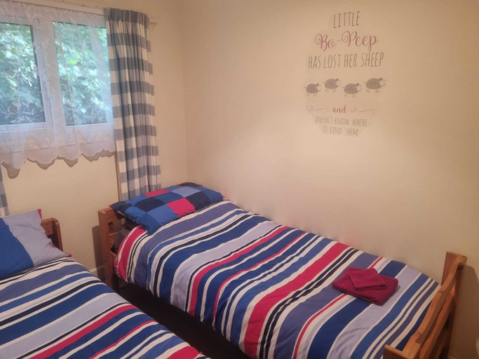 Bedroom 2, Villa Sleeps 4 With Free Parking, Cornwall